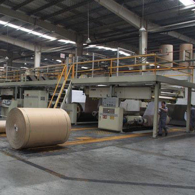 120 m/min Αυτοματοποιημένη υψηλής ταχύτητας γραμμή παραγωγής 3/5/7 στρωμάτων κυματοειδούς χαρτονιού