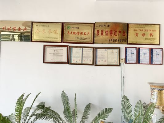 Εργαστήριο κατασκευής αυτοματοποιημένων χαρτονιού