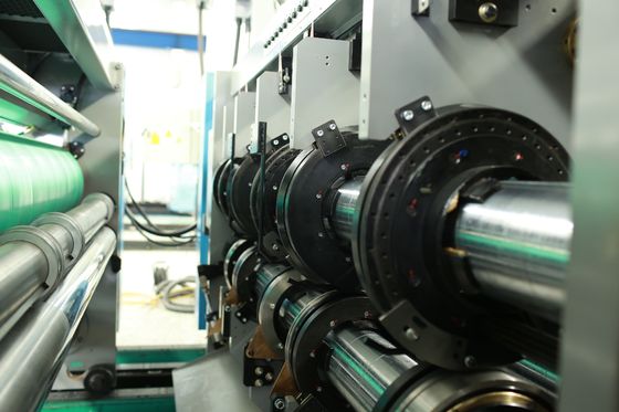 Υψηλής ευκρίνειας 4 χρώματα Flexo εκτυπωτική μηχανή με περιεχόμενο Rotary Slotter τέλεια